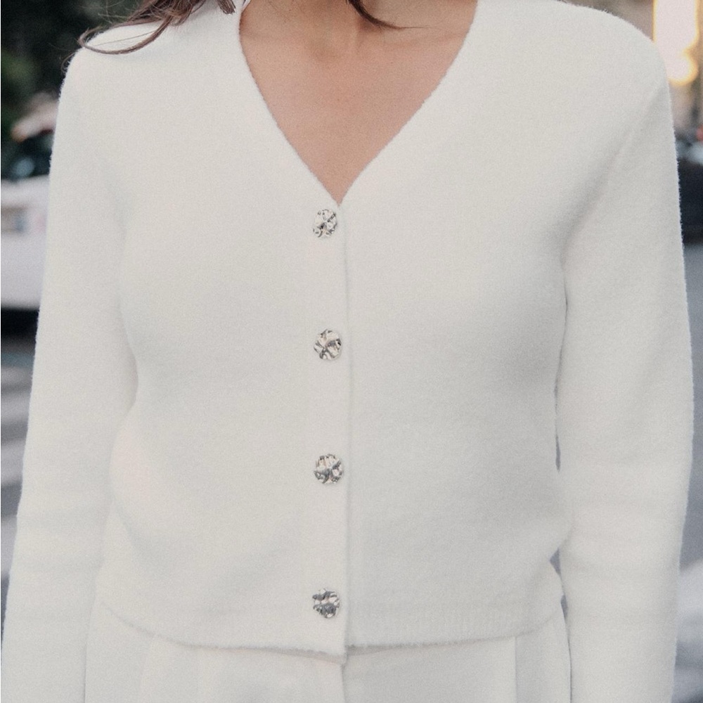 Zara soft feel Knute sweater white with silver buttons